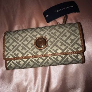 Tommy Hilfiger women wallet